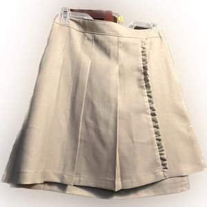 School skirt beige
